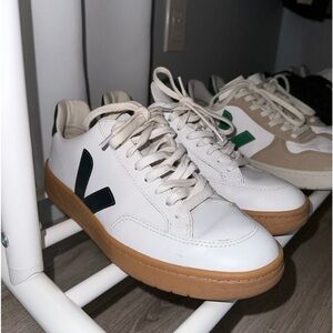 Veja V-12 Leather Unisex